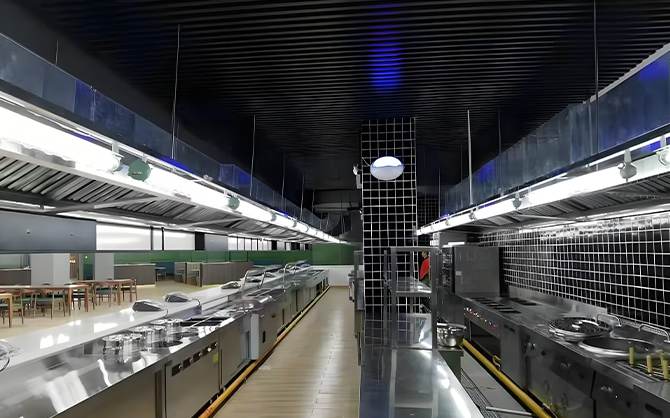 學校食堂自助餐開餐區現場圖片