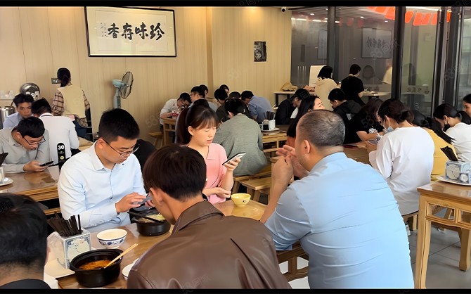 味萊客餐飲公司承包內(nèi)部職工食堂圖片