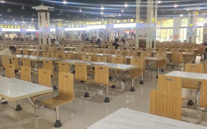 企業(yè)食堂承包學(xué)校餐廳現(xiàn)場環(huán)境圖片