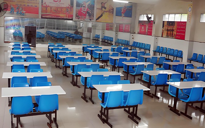 企業(yè)飯?zhí)猛獍痰穆氊?zé)與服務(wù)標(biāo)準(zhǔn)