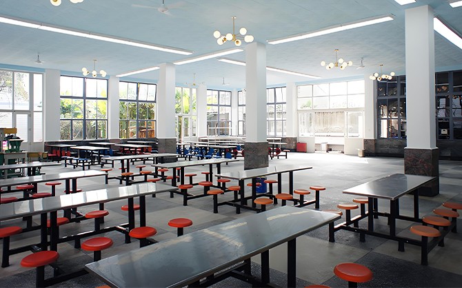 餐飲公司承包食堂：專(zhuān)業(yè)服務(wù)的優(yōu)勢(shì)與挑戰(zhàn)