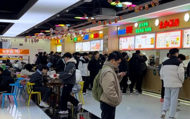 福建晉江大型園區餐廳就餐現場圖片