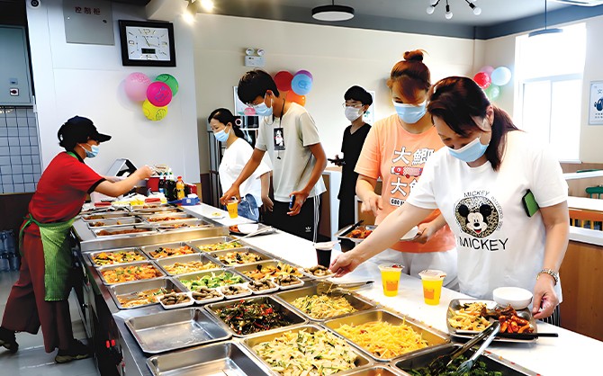 晉江園區(qū)食堂開餐現(xiàn)場圖片