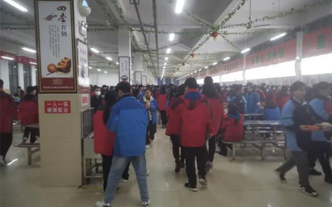 餐飲公司在漳州食堂承包中的案例經(jīng)營(yíng)中的就餐現(xiàn)場(chǎng)圖片