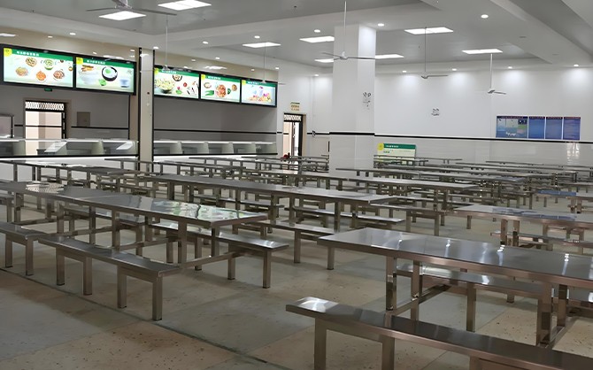 福建晉江園區(qū)大型食堂環(huán)境圖片
