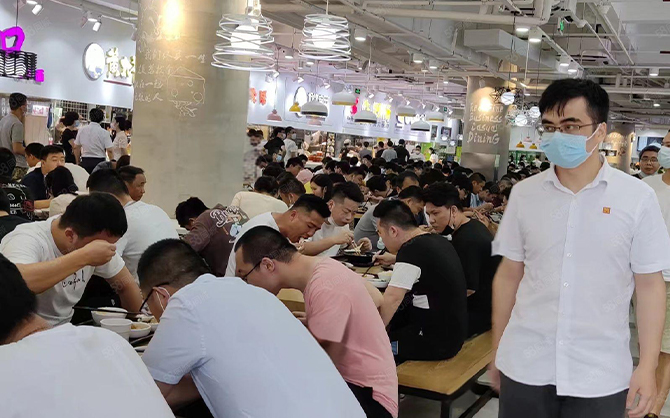 晉江企業(yè)食堂就餐現場,食堂開餐圖片