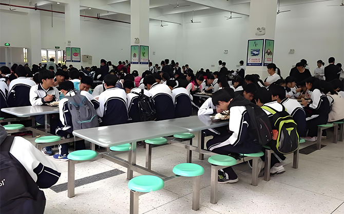 泉州企業(yè)食堂圖片,食堂就餐現(xiàn)場(chǎng)