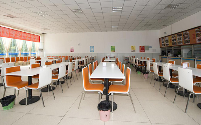 食堂環(huán)境圖片